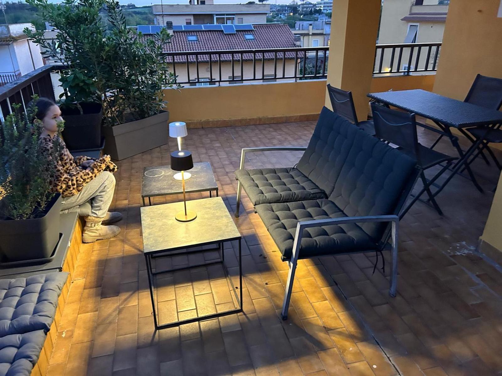Grande Su Due Livelli Con Terrazza Rom