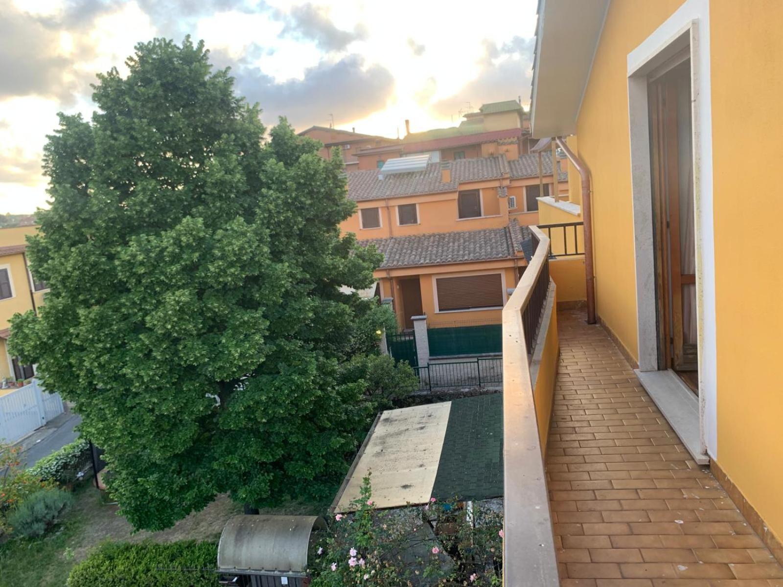 Apartamento Grande Su Due Livelli Con Terrazza